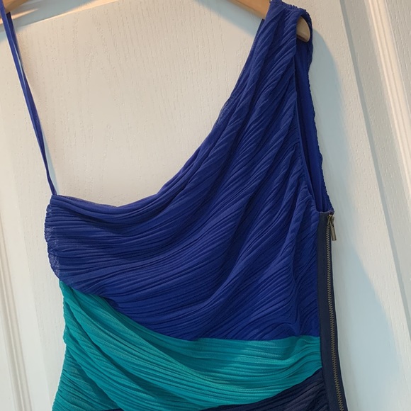 BCBGMaxAzria Kira Dress size Small - Picture 4 of 8